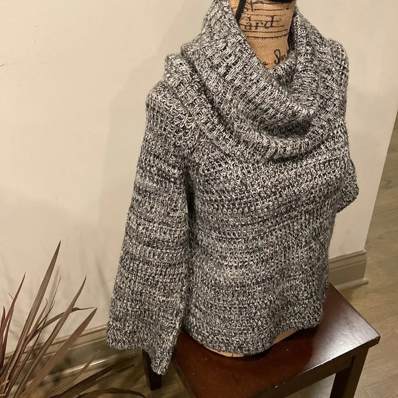 DKNYC cable knit sweater - Picture 8 of 11